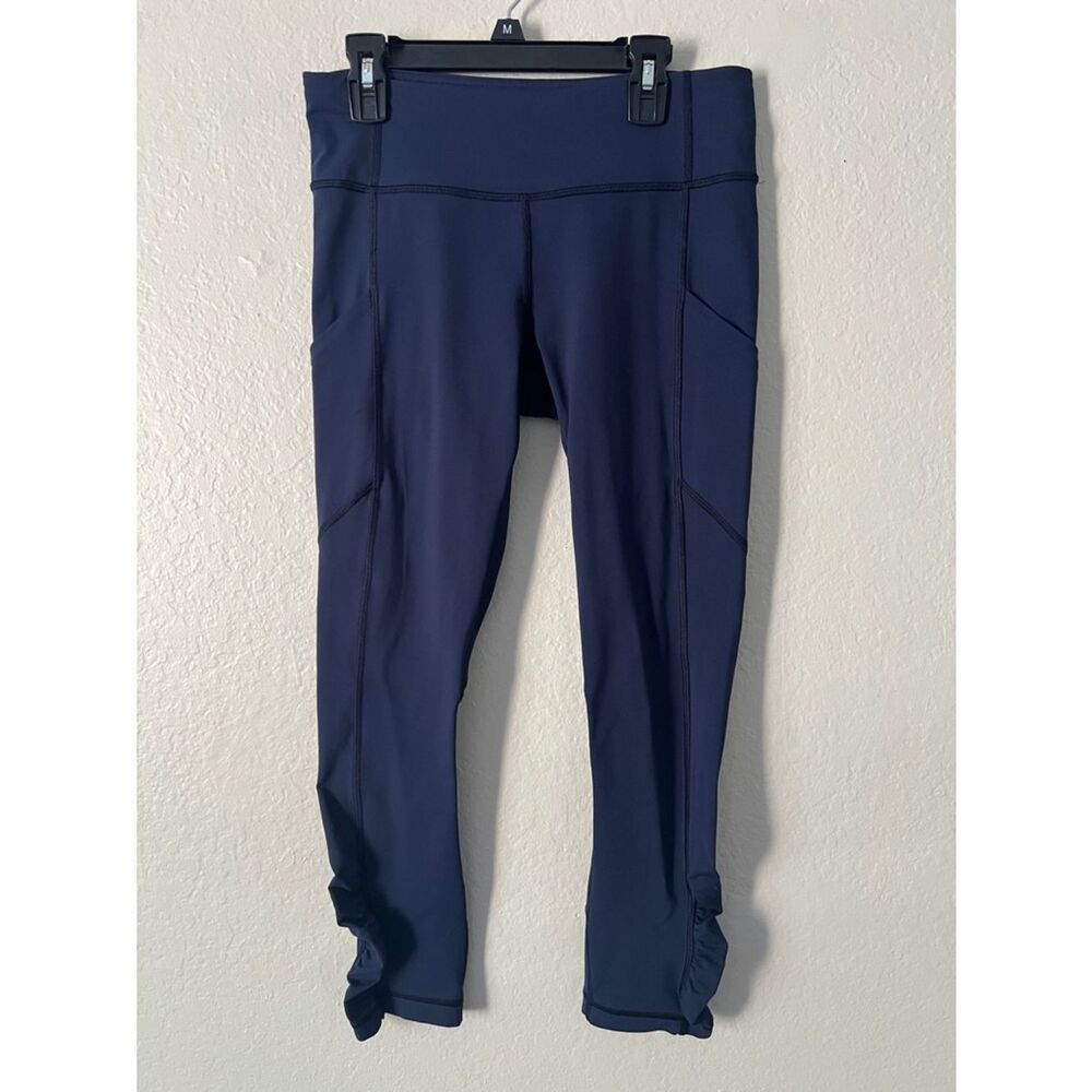 Like New! Lululemon Athletica Navy Leggings in Size 6